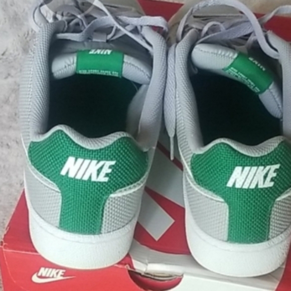 Sneakers - Picture 4 of 5